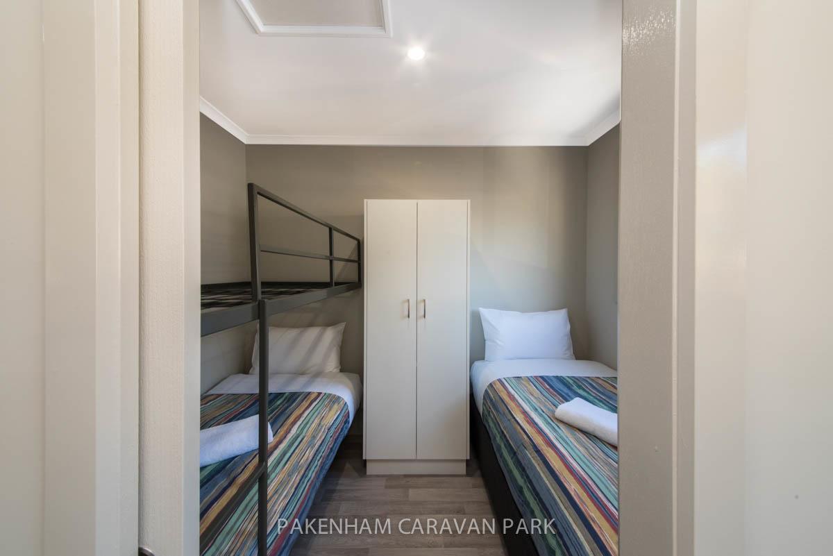Отель Pakenham Caravan Park Экстерьер фото