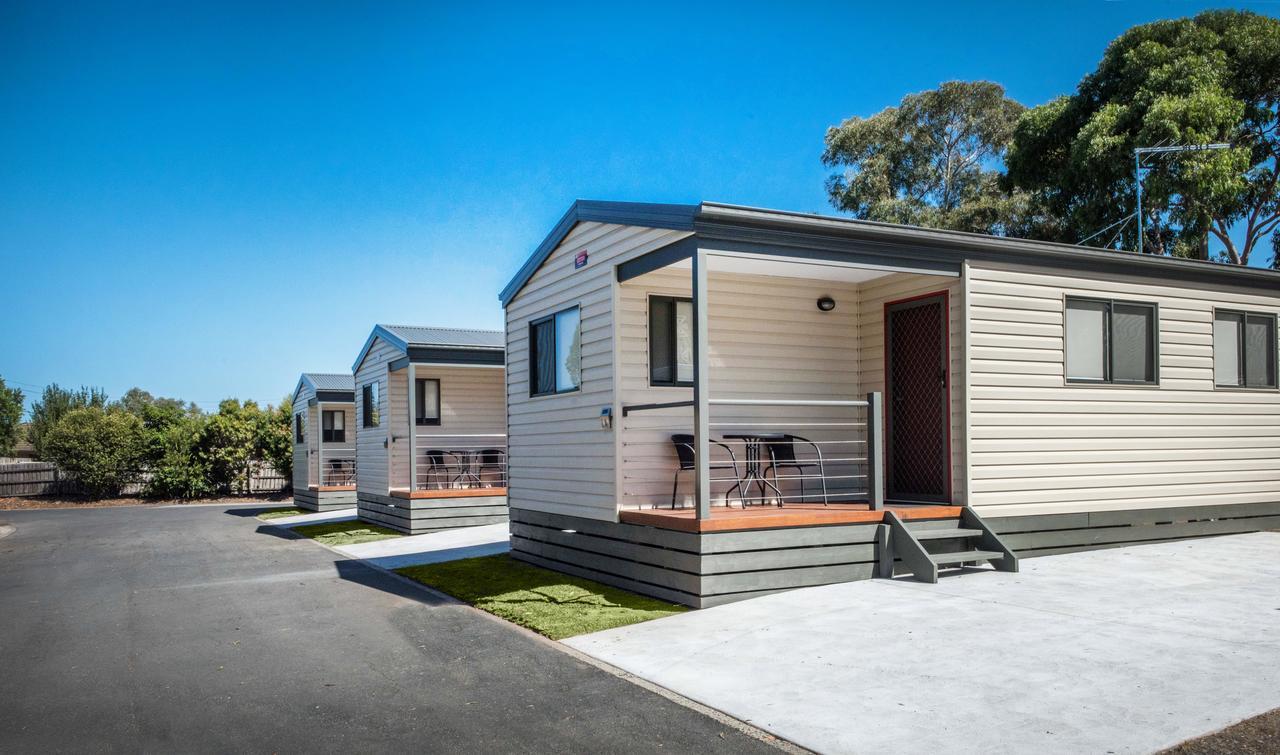 Отель Pakenham Caravan Park Экстерьер фото