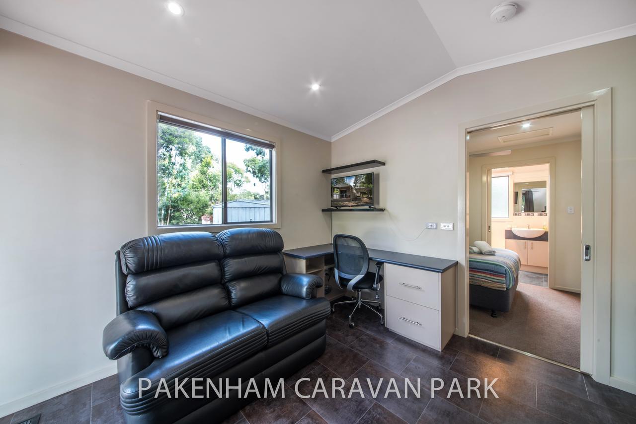 Отель Pakenham Caravan Park Экстерьер фото